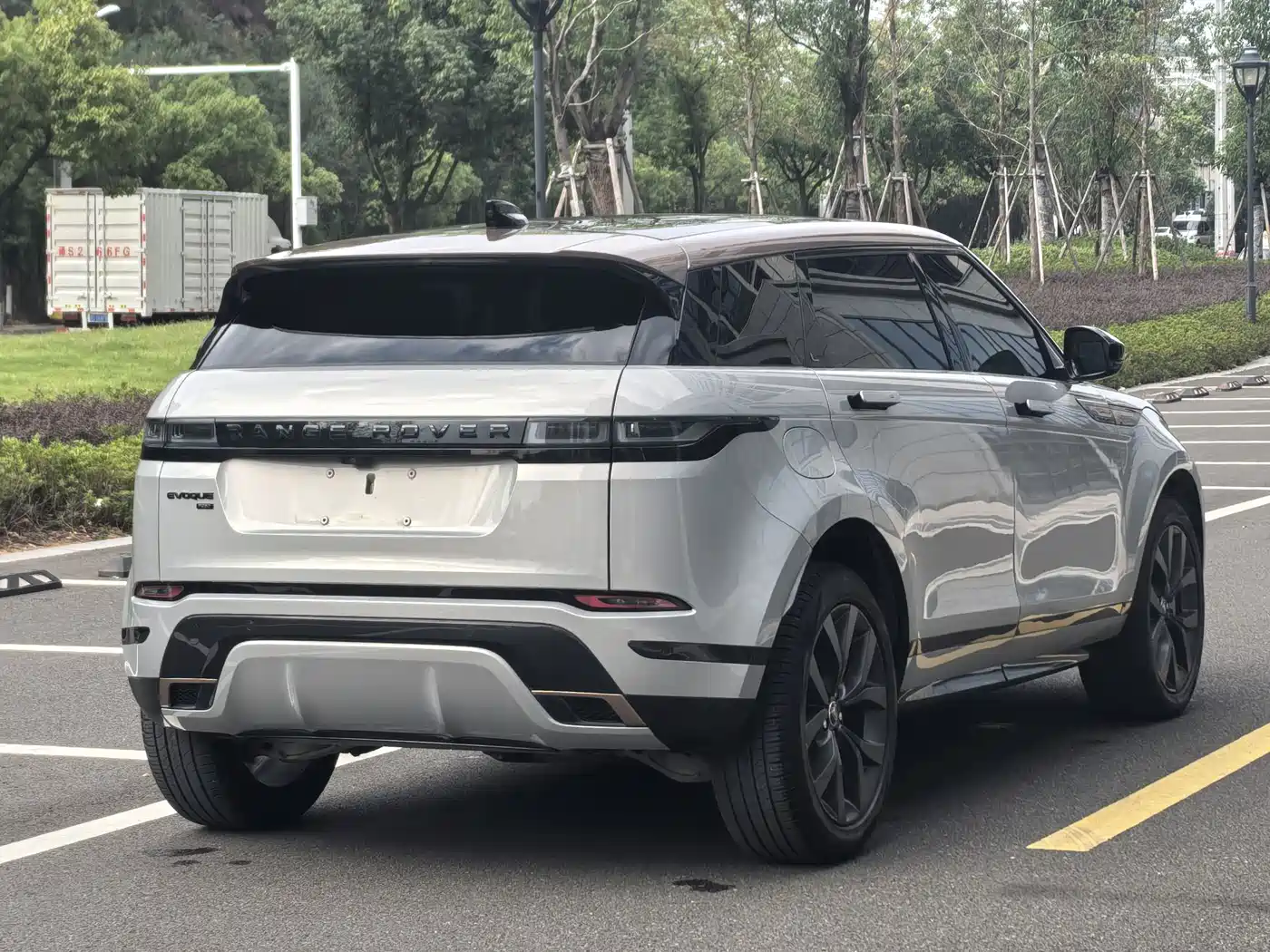 Land Rover Range Rover Evoque 2023 Range Rover Evoque L 249PS Corinthian Bronze Special Edition фото 6
