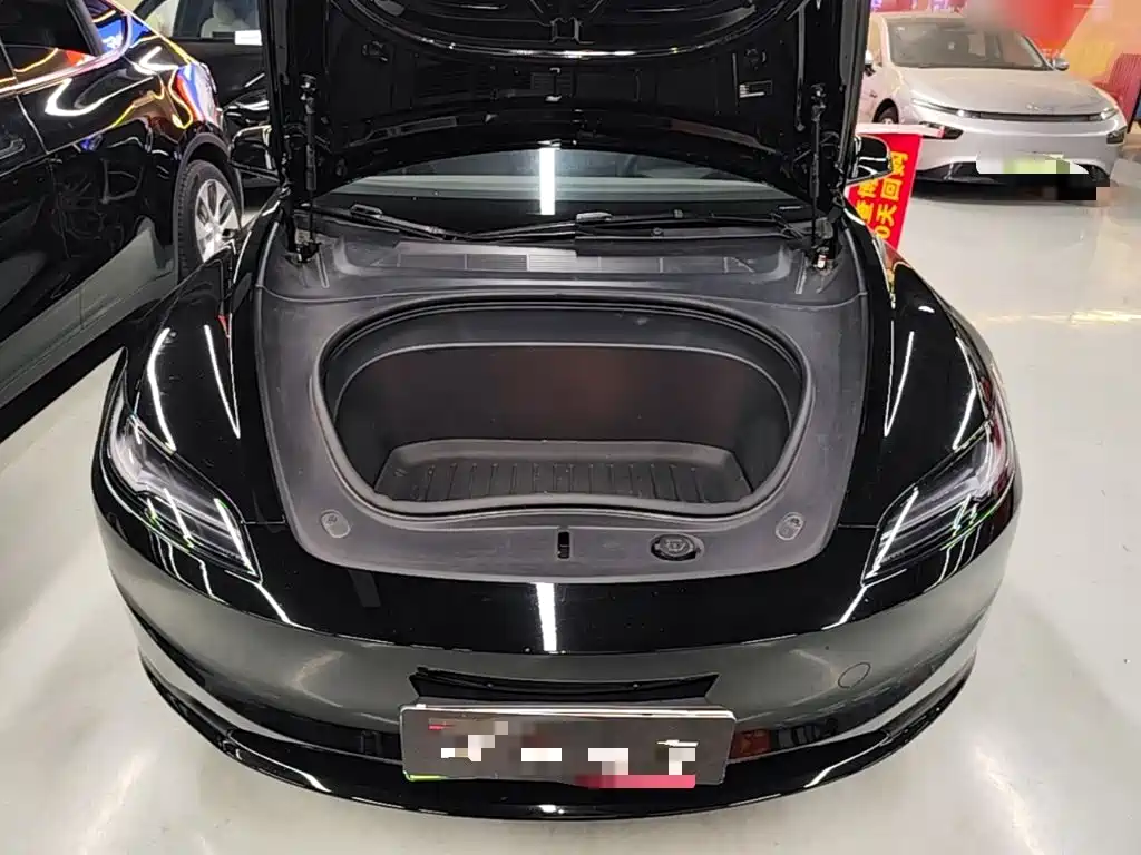 Фото 20 - Tesla Model 3