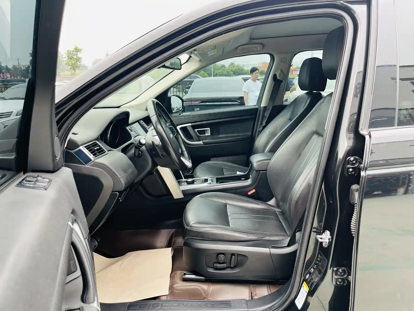 Land Rover Discovery Sport 2018 240PS SE Edition фото 4