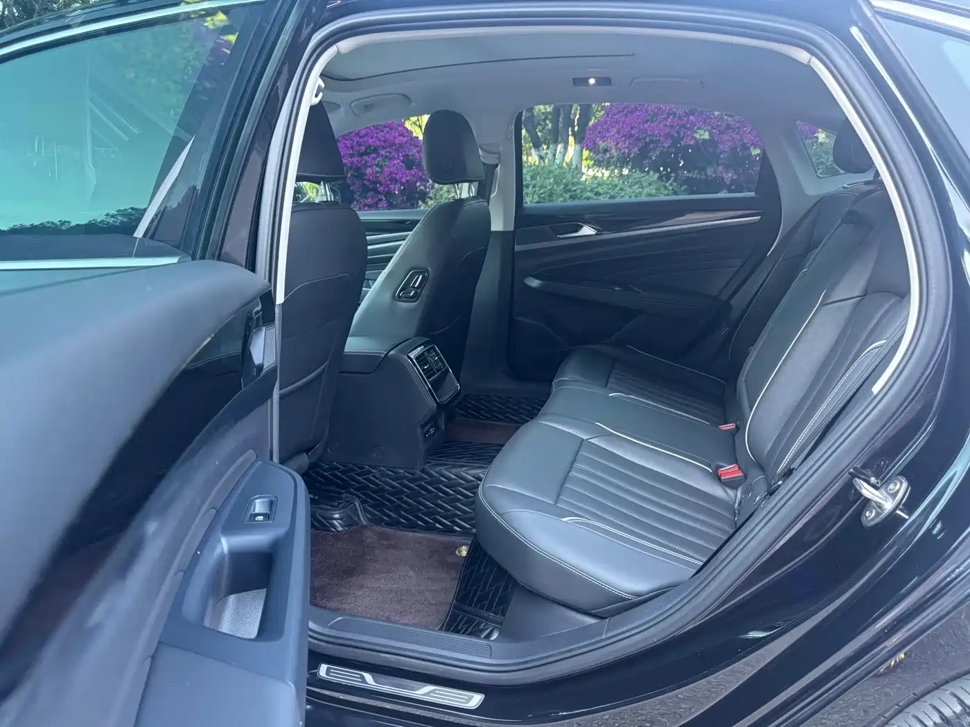 Volkswagen Passat 2022 330TSI Starlight Elite Edition фото 6