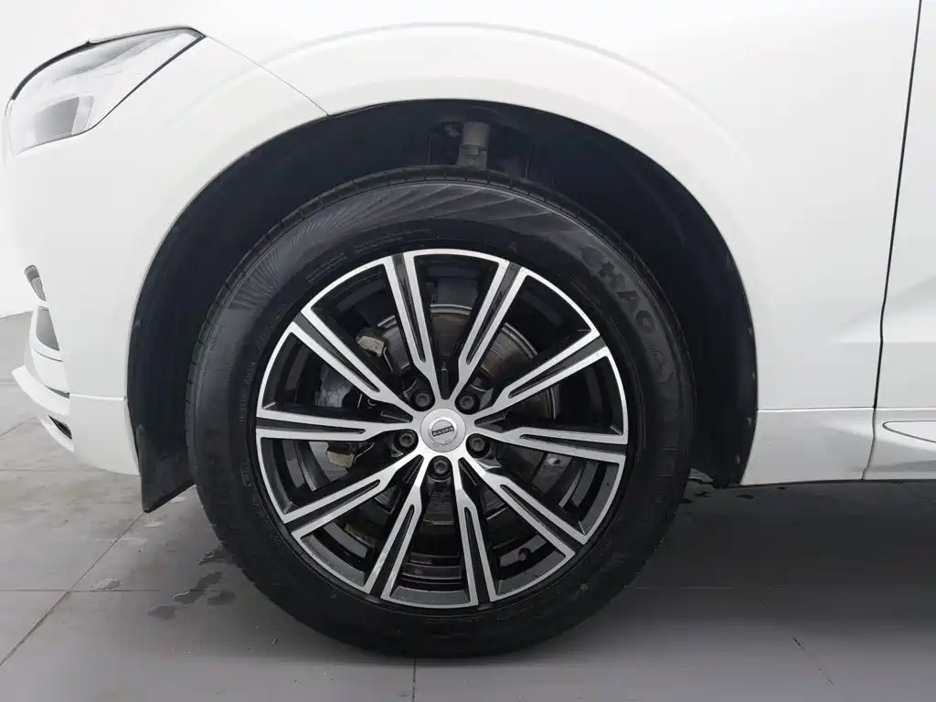 Фото 17 - Volvo XC60