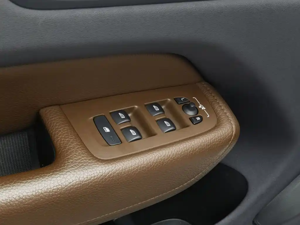 Фото 9 - Volvo XC60