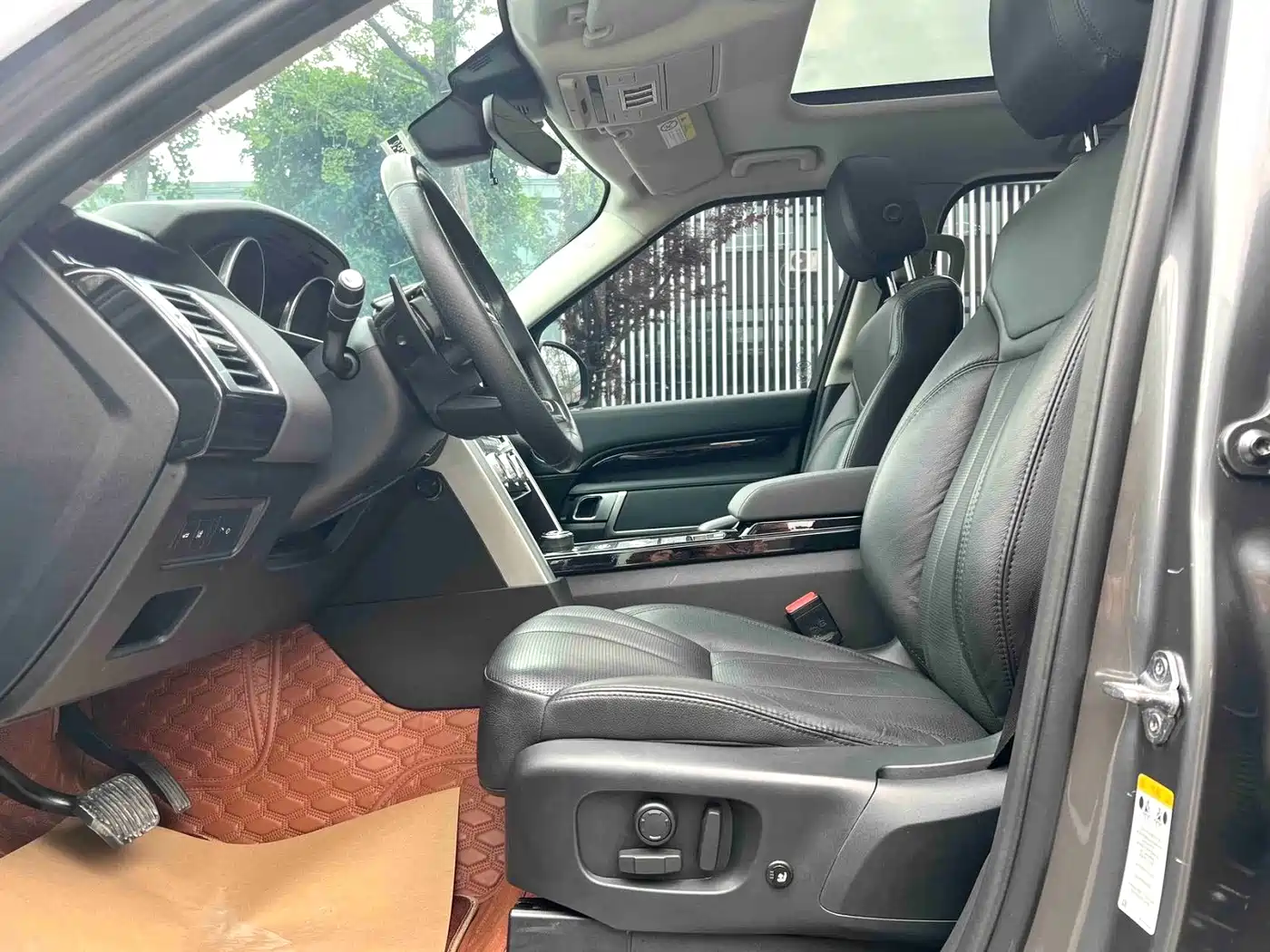 Land Rover Discovery 2017 3.0 SC V6 SE фото 7