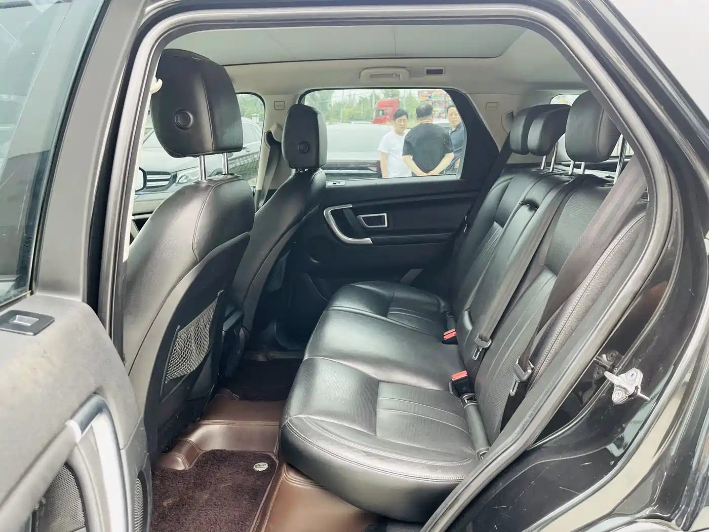 Land Rover Discovery Sport 2018 240PS SE Edition фото 6