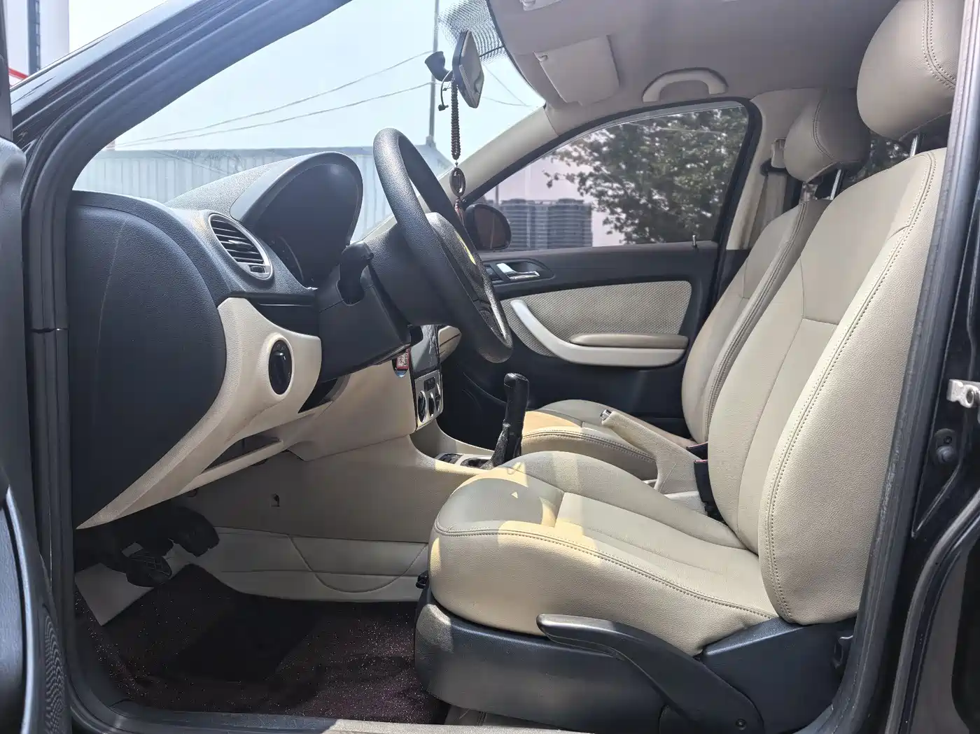 Volkswagen Lavida 2013 Classic 1.6L Manual Style Edition фото 4