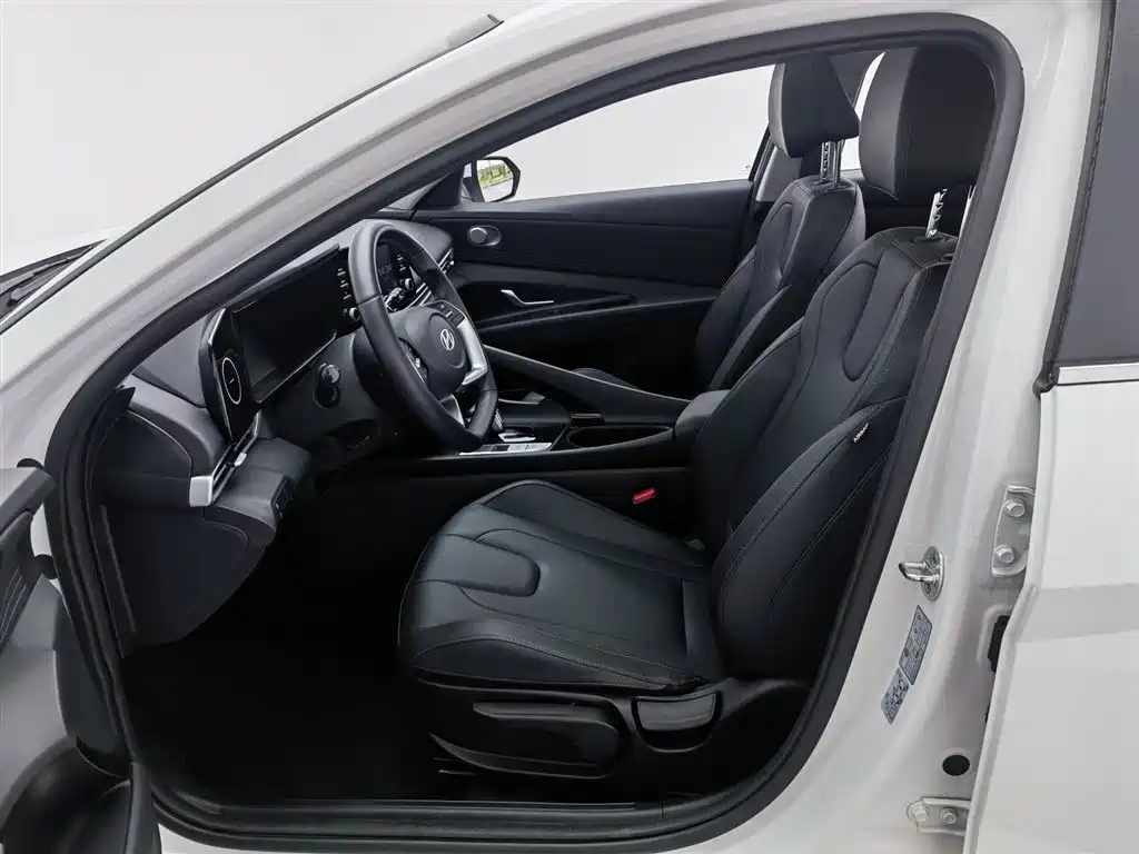Hyundai Elantra 2023 1.5L CVT GLX Elite Edition фото 10