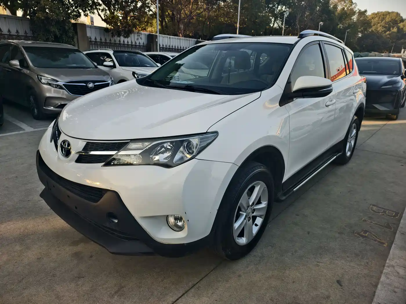 Toyota RAV4 Rongfang 2013 2.0L CVT 2WD Urban