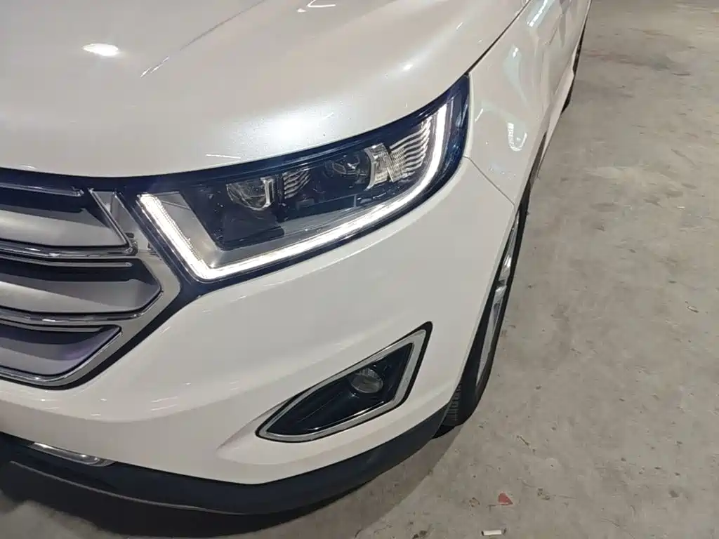 Фото 24 - Ford Edge