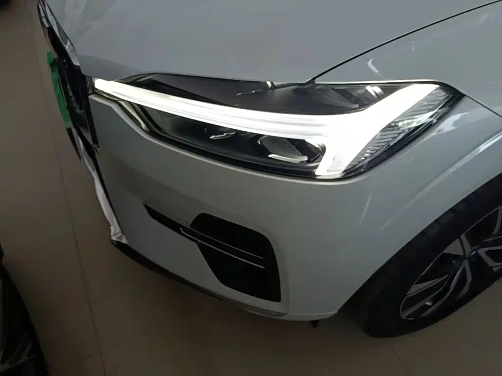 Фото 24 - Volvo XC60