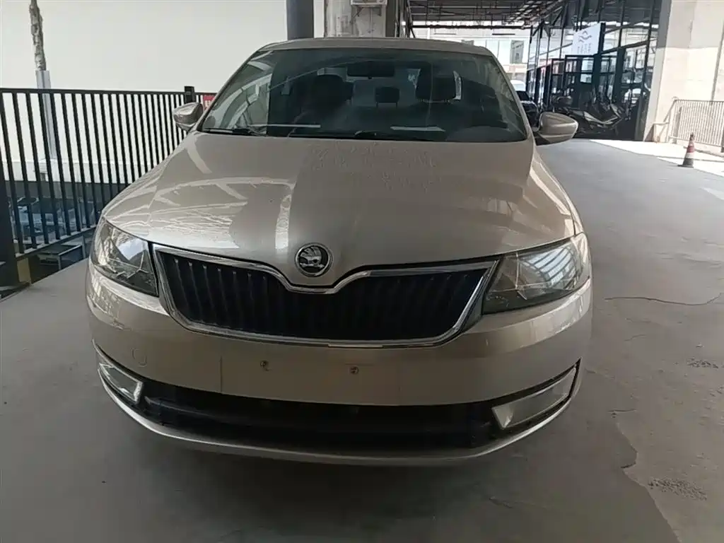 Škoda Rapid 2013 1.6L Automatic Smart Selection фото 3