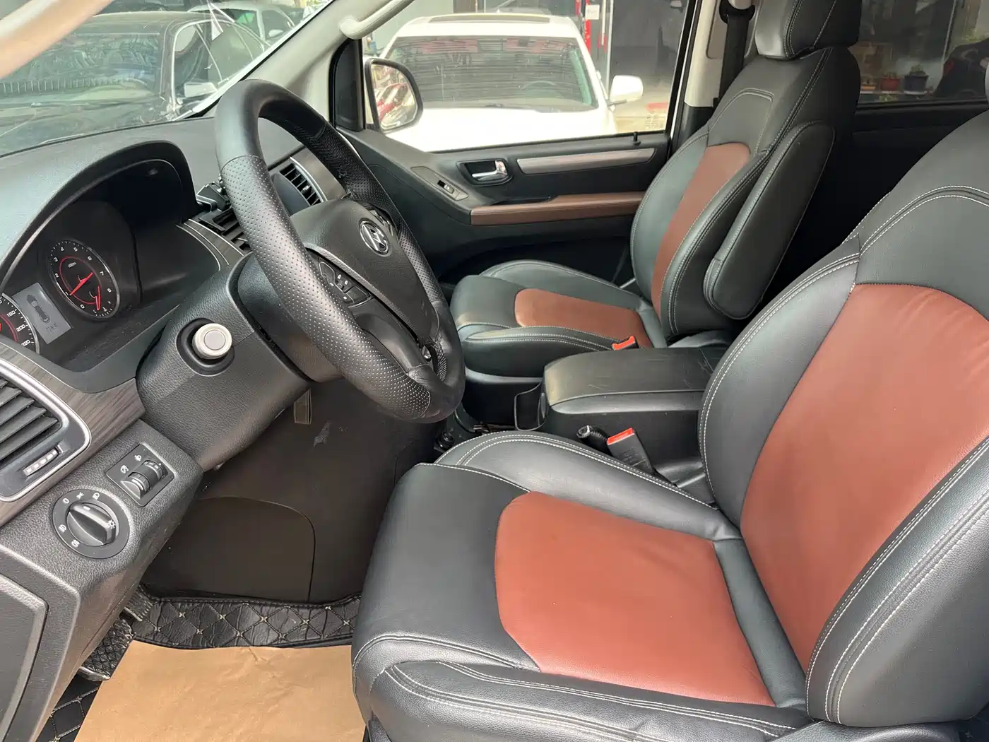 SAIC Maxus Maxus G10 2018 PLUS 2.0T Automatic Executive Edition фото 3