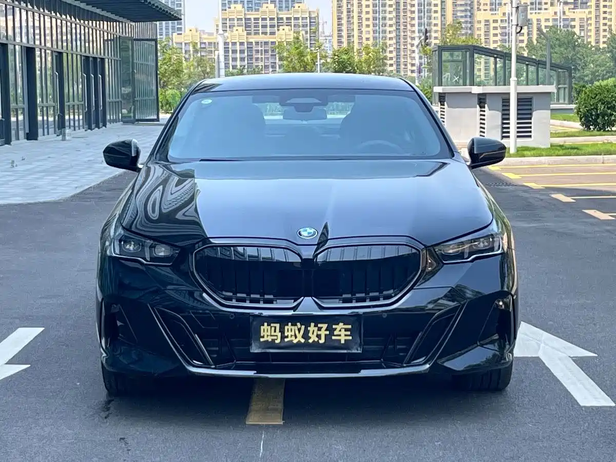 BMW 5 Series 2025 530Li Premium M Sport Package фото 2