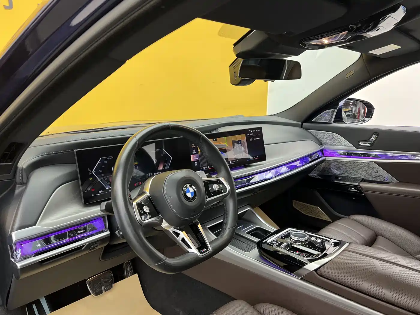 BMW 7 Series 2023 740Li Exclusive M Sport Package фото 9