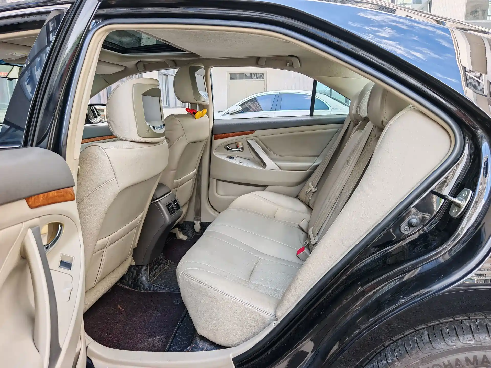 Фото 9 - Toyota Camry