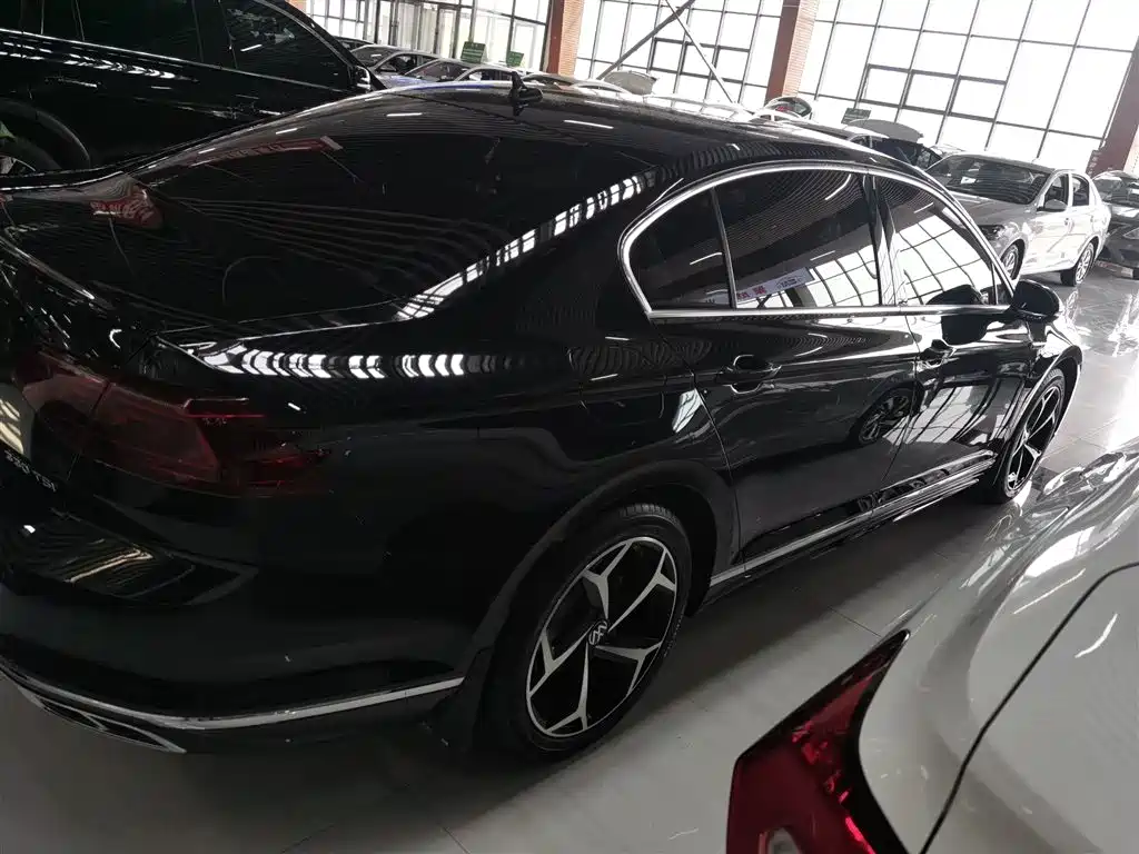 Volkswagen Magotan 2023 Model 2 Million Commemorative Edition 330TSI DSG Luxury фото 8