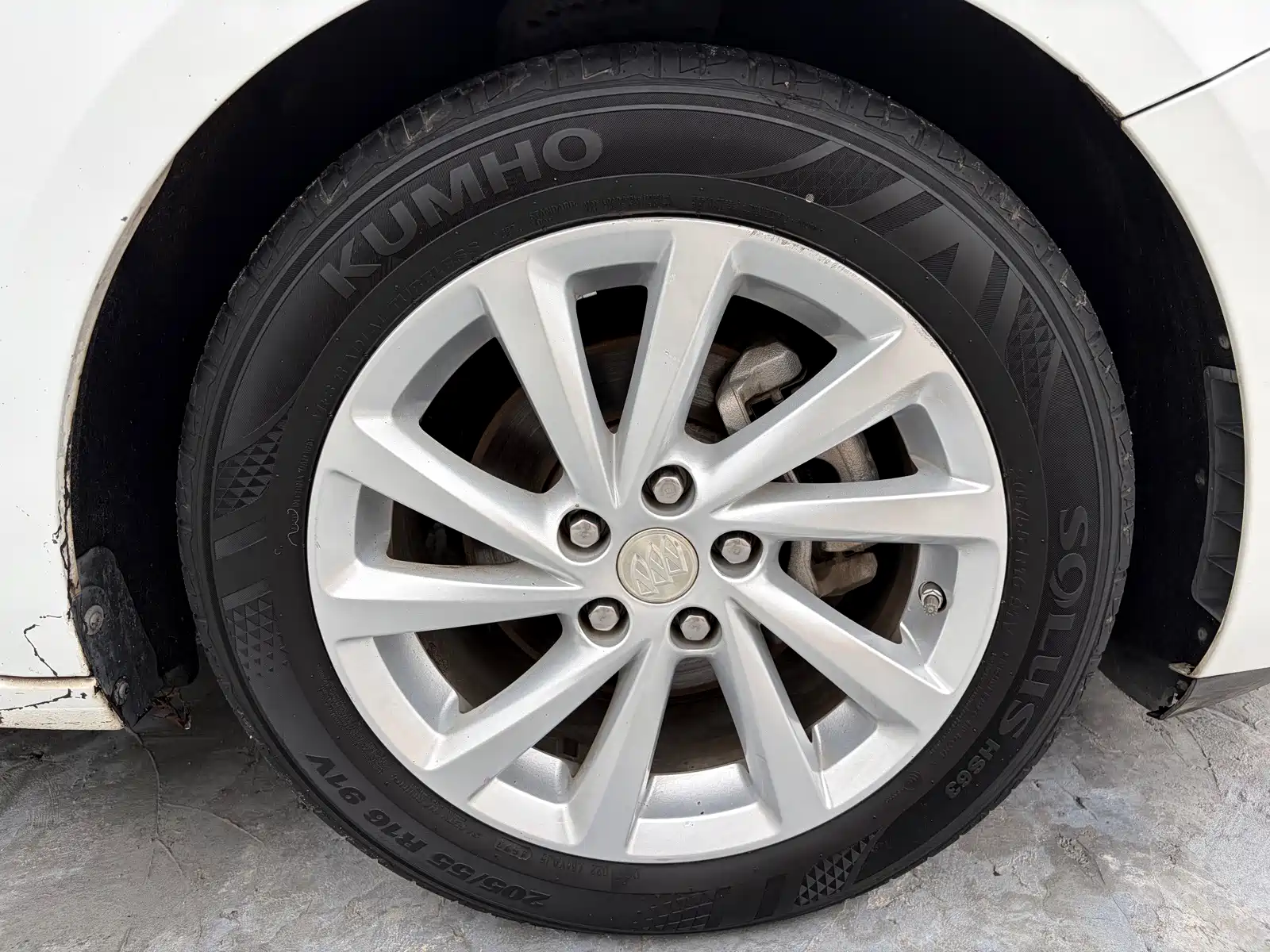 Photo 15 - Buick Verano