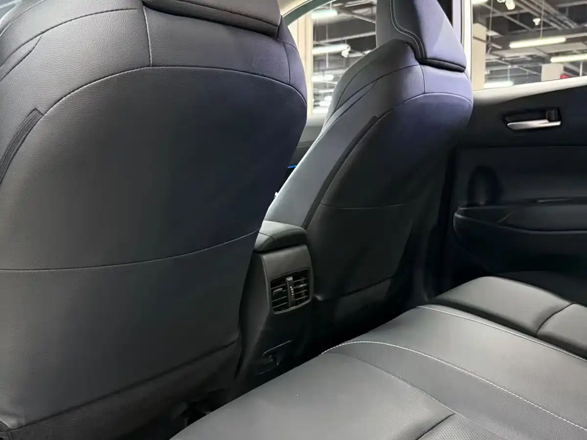Toyota Frontlander 2022 2.0L CVT Luxury Edition фото 6