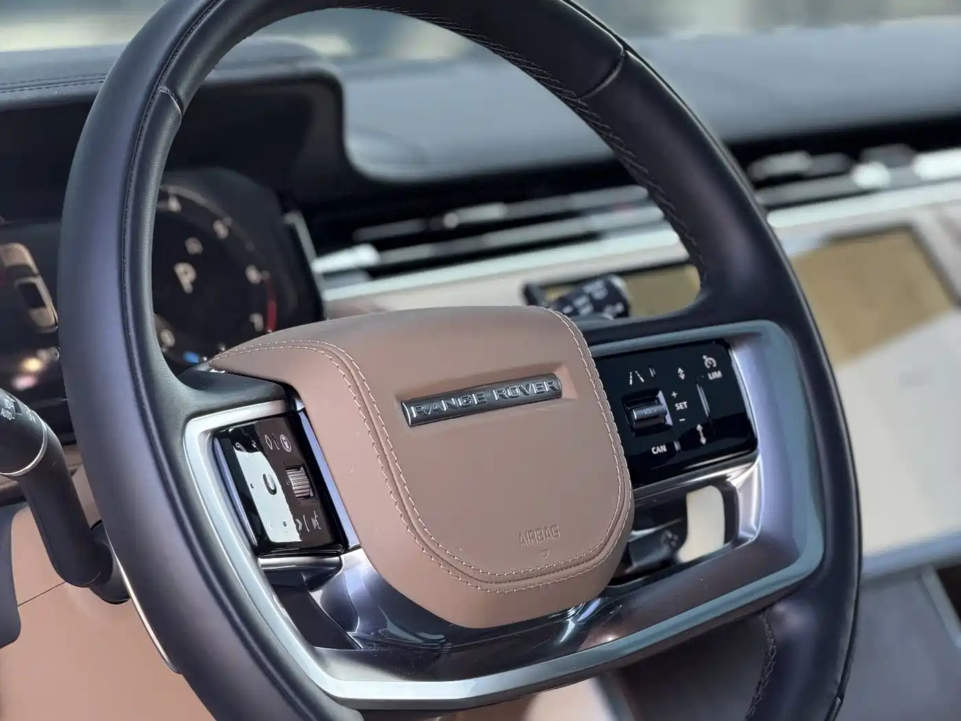 Land Rover Range Rover 2025 3.0 L6 400PS Flourishing Era Extended Wheelbase фото 11