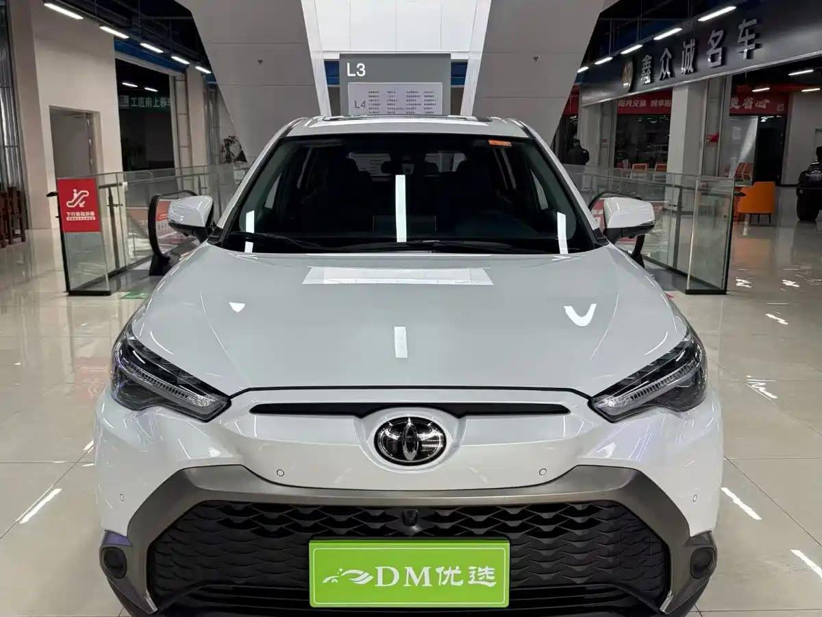Toyota Frontlander 2022 2.0L CVT Luxury Edition фото 2