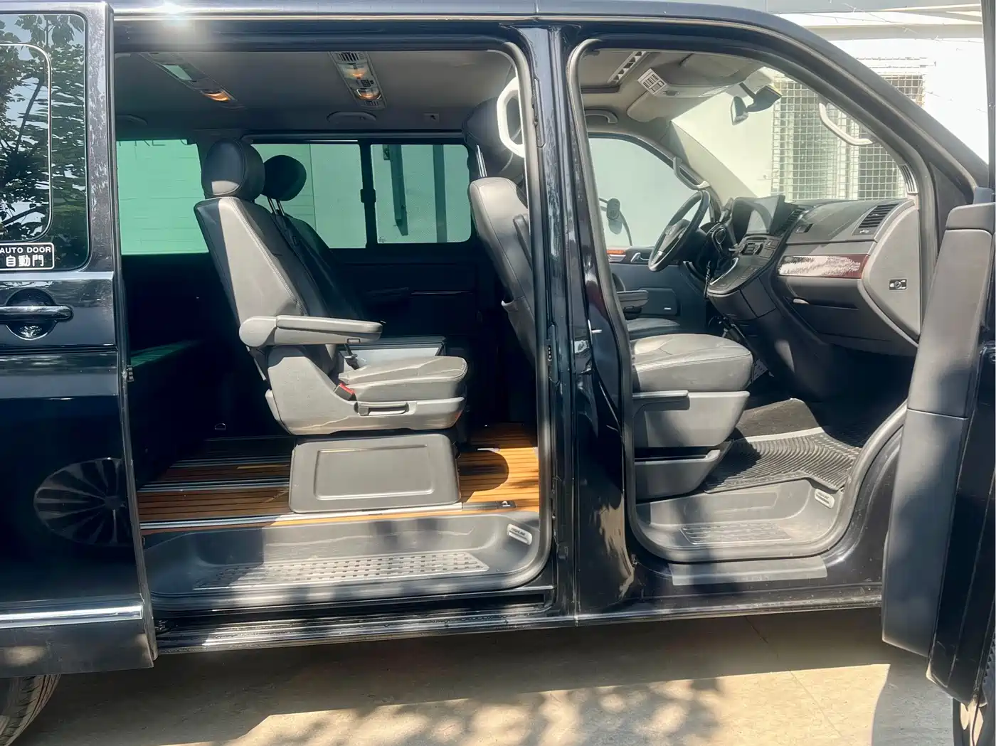 Volkswagen Multivan 2014 2012 2.0TSI 2WD Luxury Edition