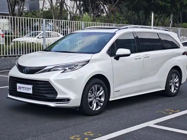 Toyota Sienna 2.5L, гибрид, Комфорт