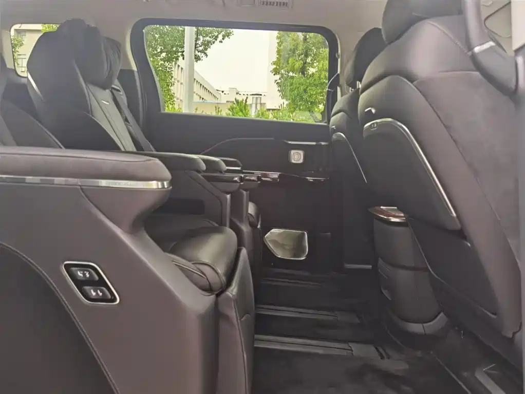 Hongqi HQ9 PHEV 2024 Model 2.0T AWD Luxury Edition фото 9