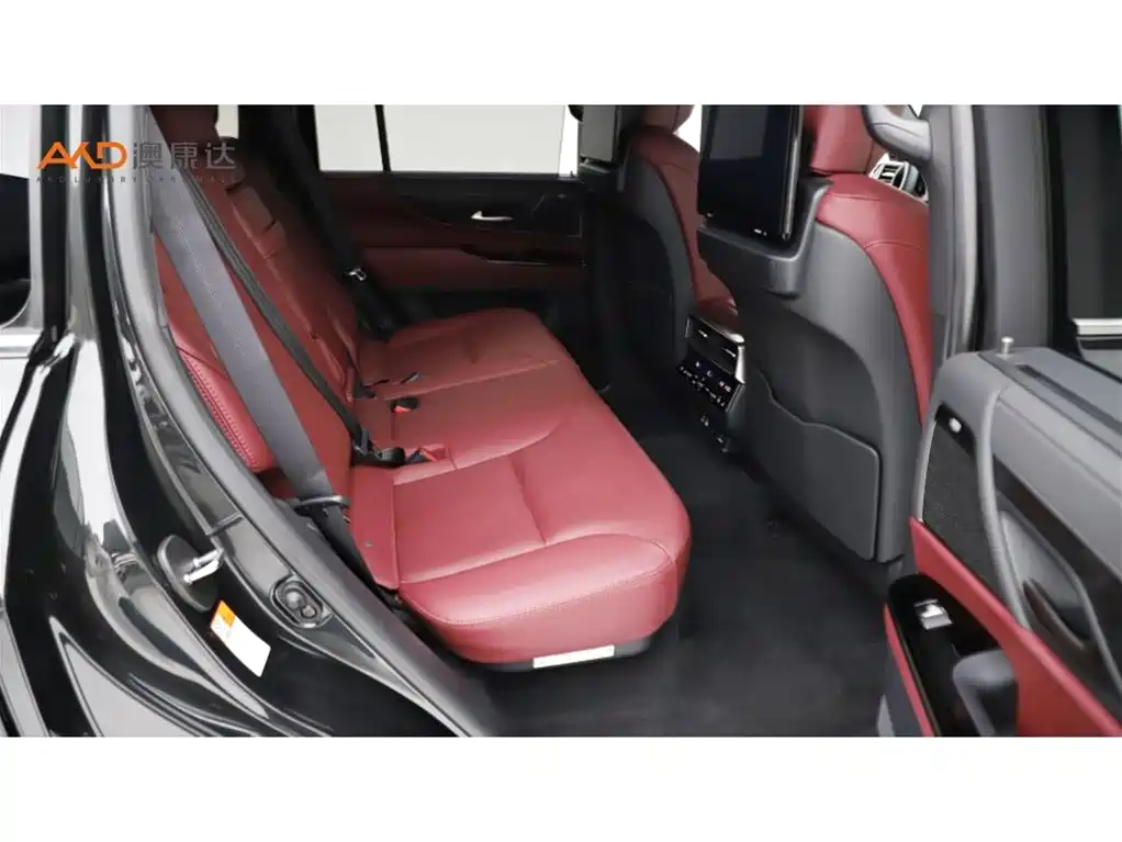 Фото 8 - Lexus LX