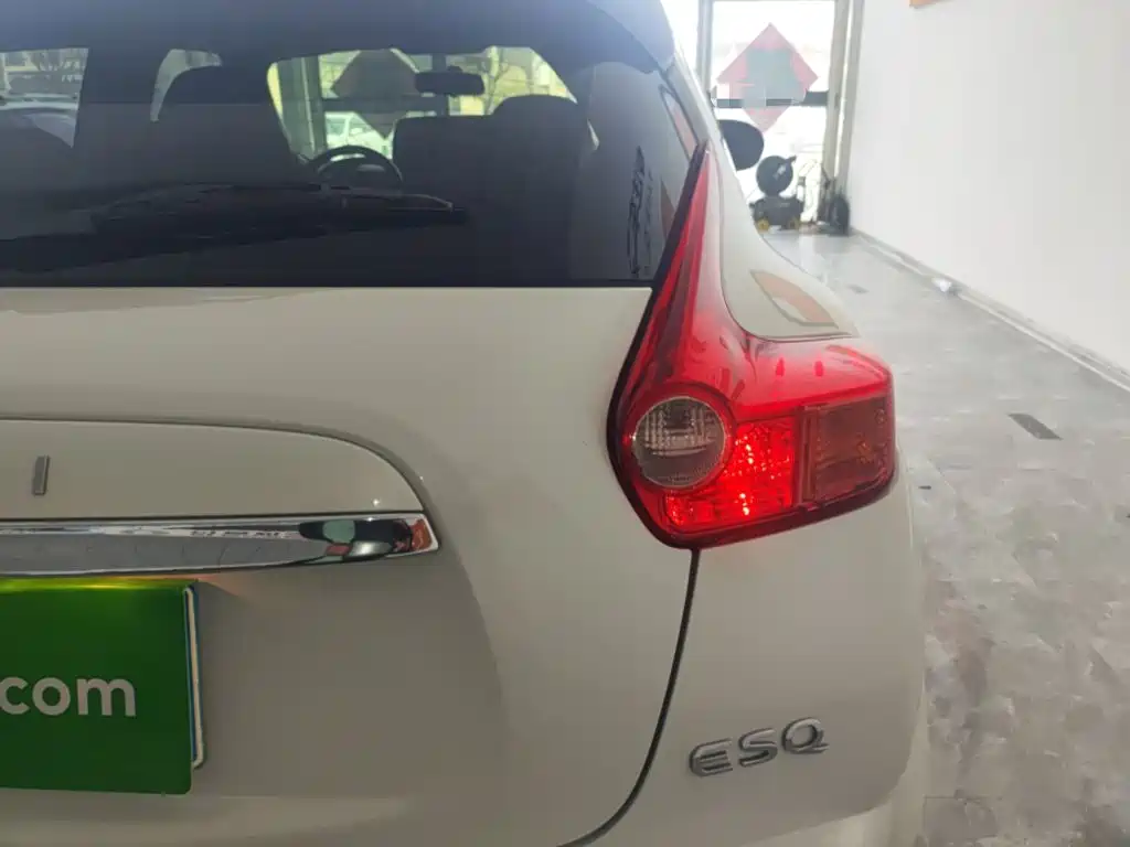 Infiniti ESQ 2015 2014 1.6L Free Edition