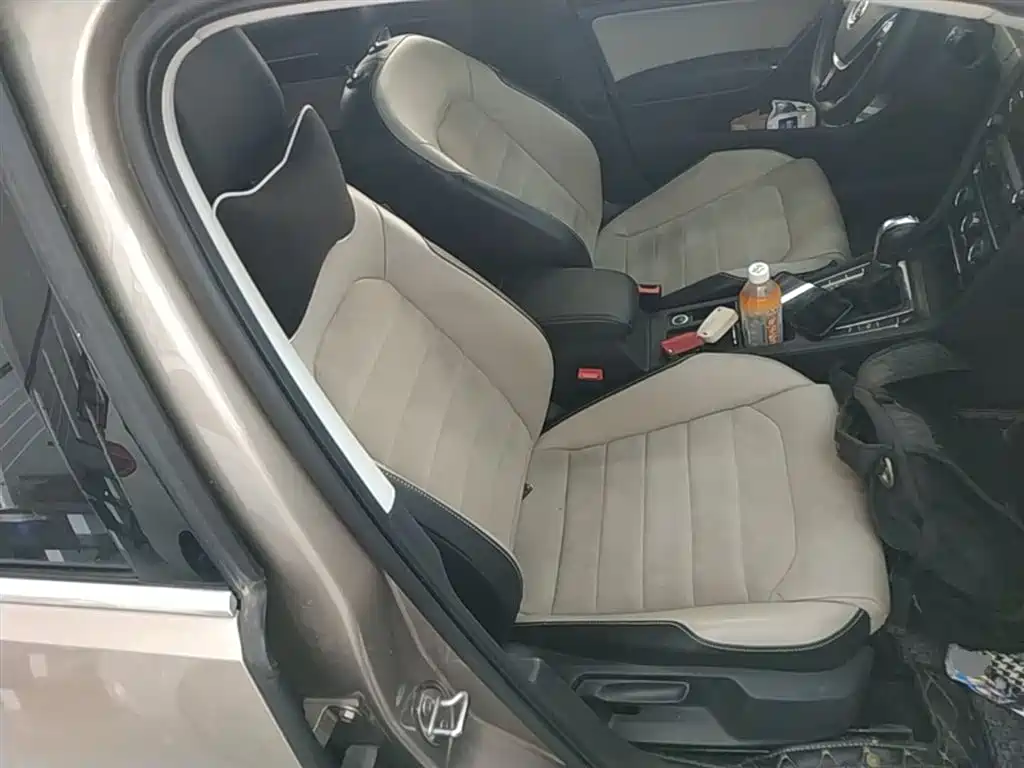 Volkswagen Golf 2017 230TSI Auto Luxury Millionth Anniversary Edition фото 25