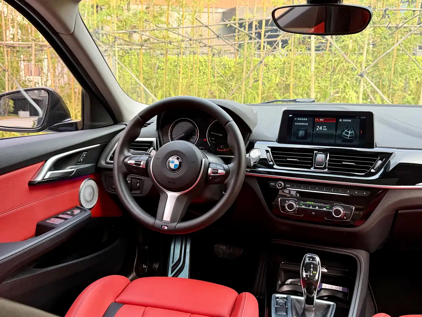 BMW 1 Series 2021 125i M Sport Black Night Edition фото 16