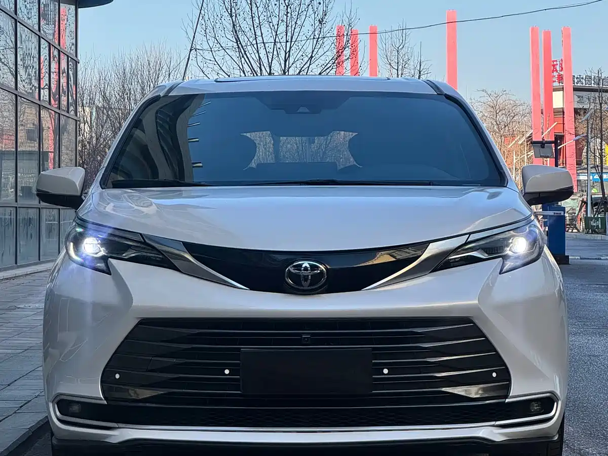 Toyota Sienna 2024 2.5L Hybrid Premium Edition