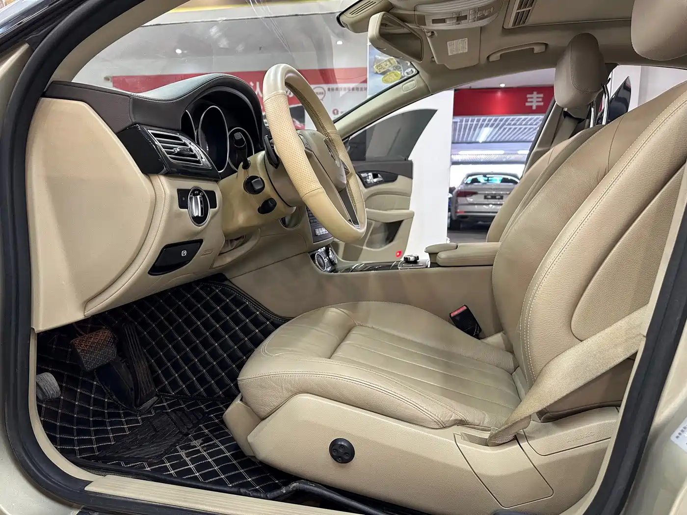 Mercedes-Benz CLS 2012 CLS 300 CGI фото 6