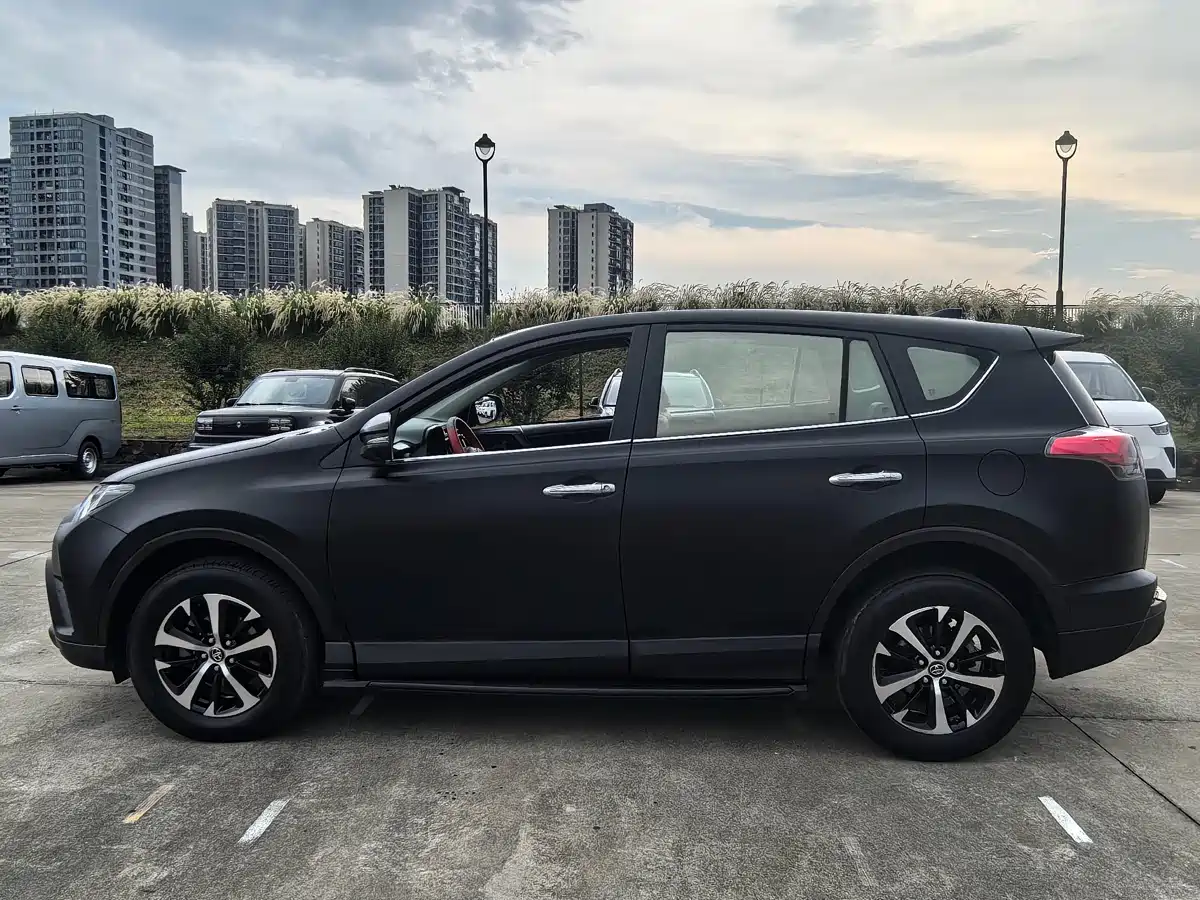 Toyota RAV4 Rongfang 2016 2.0L CVT 2WD Trend (China V) фото 4