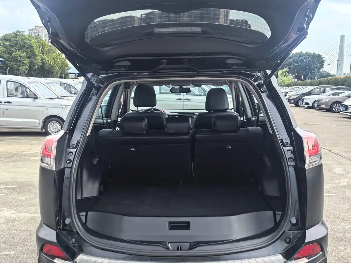 Toyota RAV4 Rongfang 2016 2.0L CVT 2WD Trend (China V) фото 7