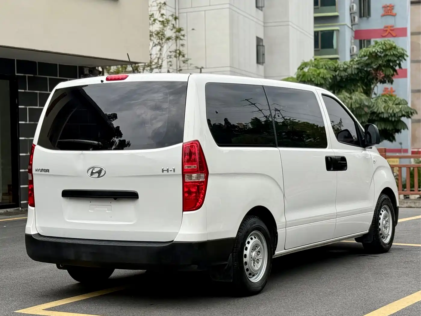 Hyundai H-1 Grand Starex 2011 2.4L Comfort Edition фото 5