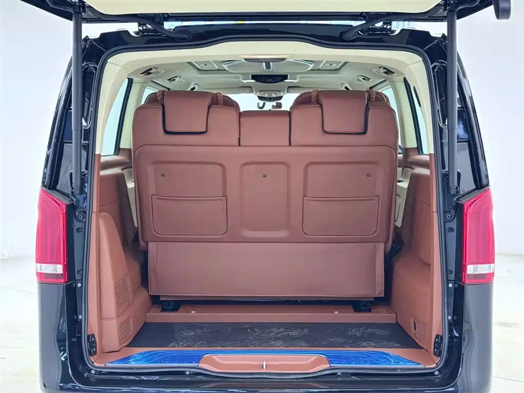 Mercedes-Benz Vito 2023 2.0T Business 7-Seater фото 31