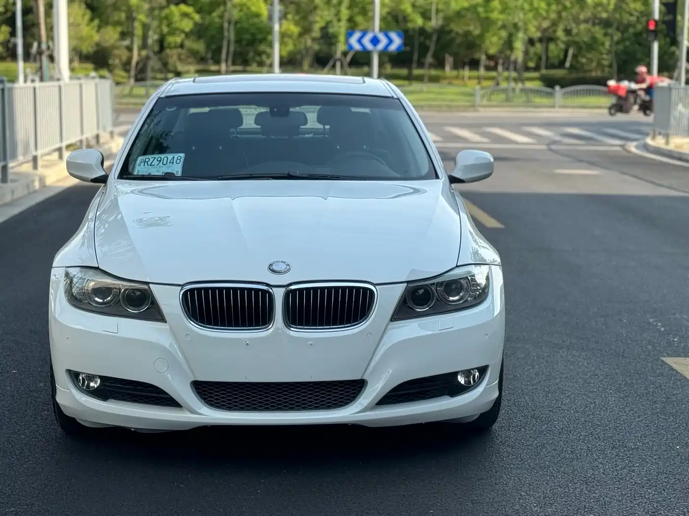 BMW 3 Series 2009 325i Luxury фото 2