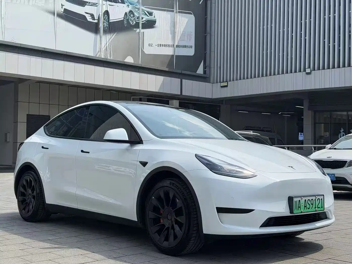 TESLA MODEL Y