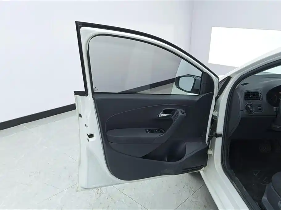Volkswagen Polo 2018 1.5L Auto Safe Drive фото 7