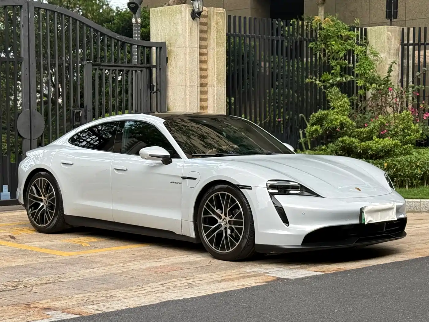 Porsche Taycan 2022 Facelift Taycan фото 2
