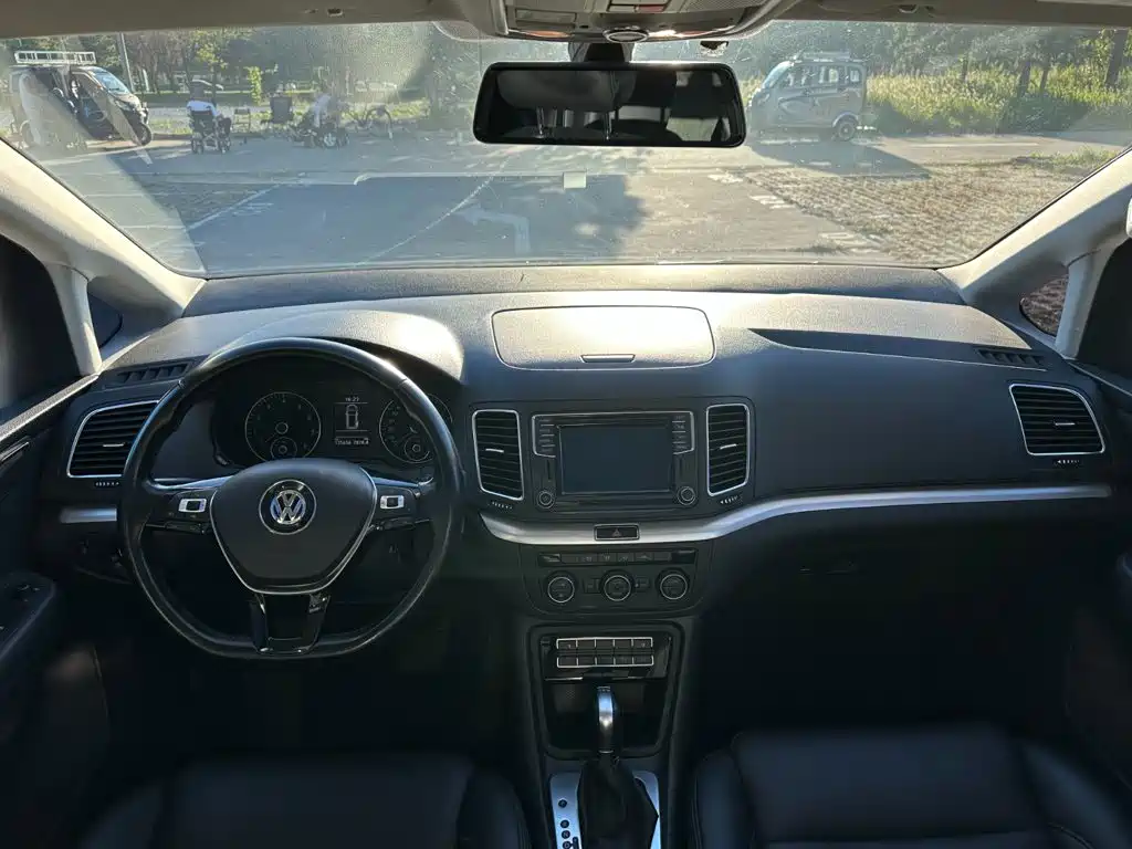Фото 21 - Volkswagen Sharan