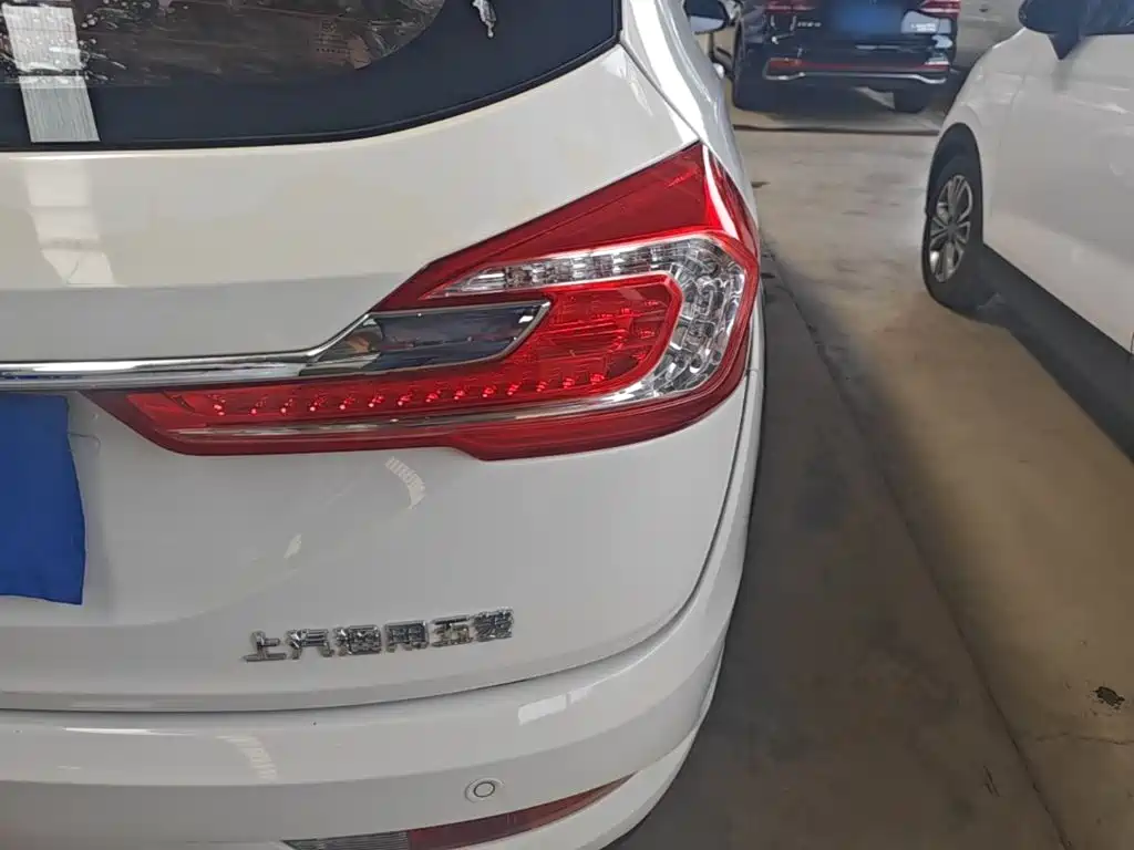 Baojun 310W 2018 2017 1.5L Manual Fashion Edition (China V)