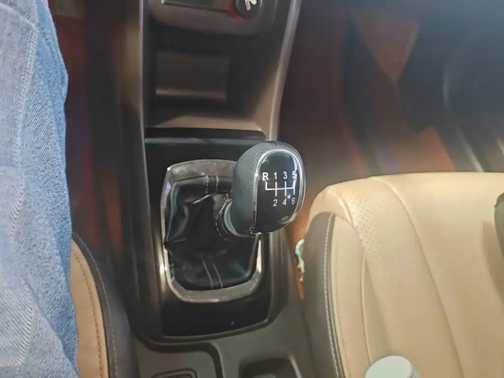 Baojun 310W 2018 2017 1.5L Manual Fashion Edition (China V)