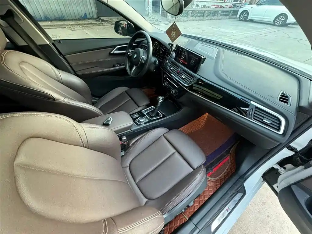 BMW 1 Series 2019 118i M Sport Package фото 11