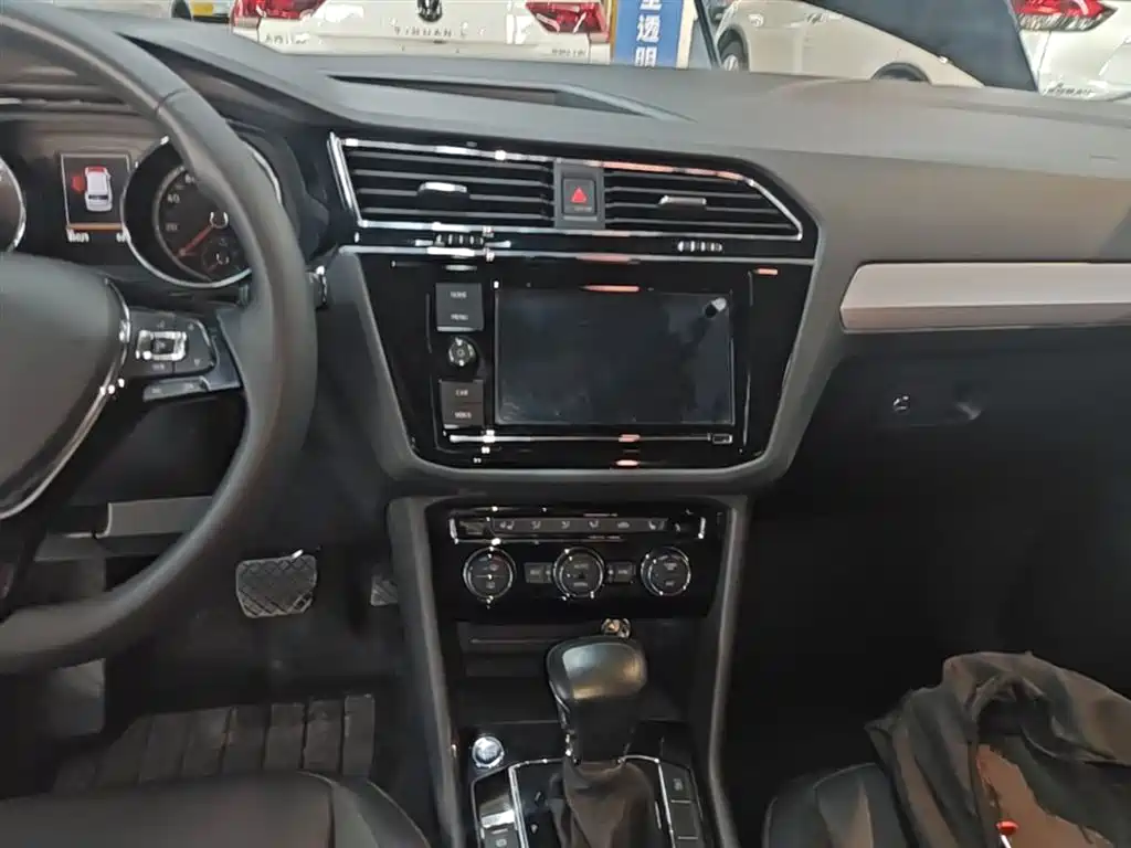 Volkswagen Tiguan L 2019 330TSI Auto 2WD Smart Luxury Edition China V фото 13