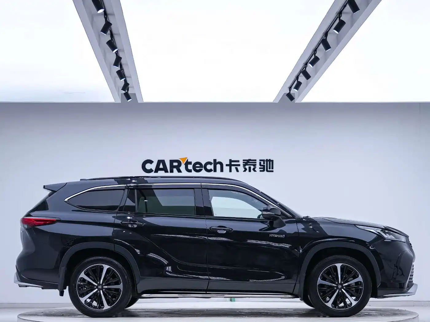 Toyota Crown Kluger 2021 2.5L HEV 4WD Premium фото 3
