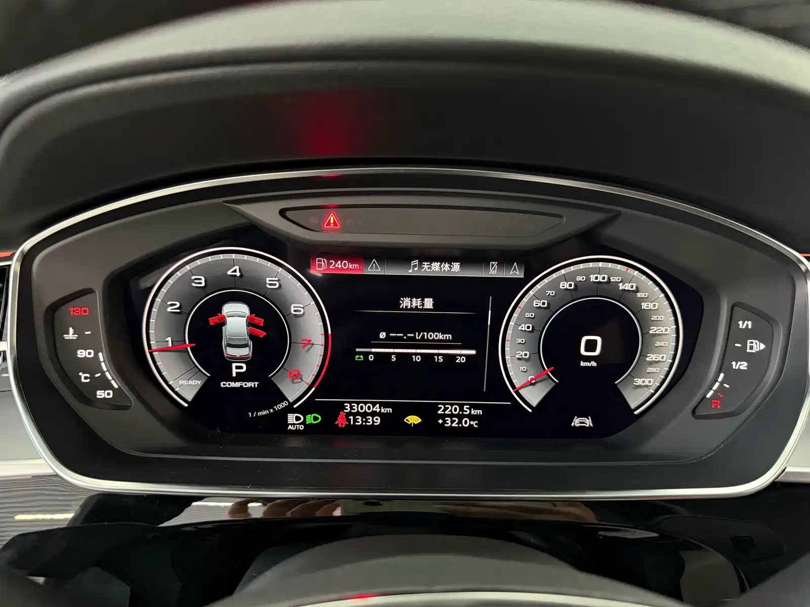 Фото 10 - Audi A8