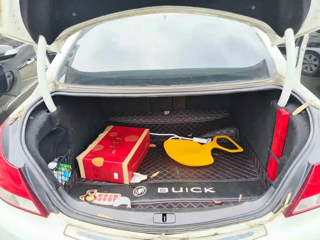 Photo 13 - Buick Regal