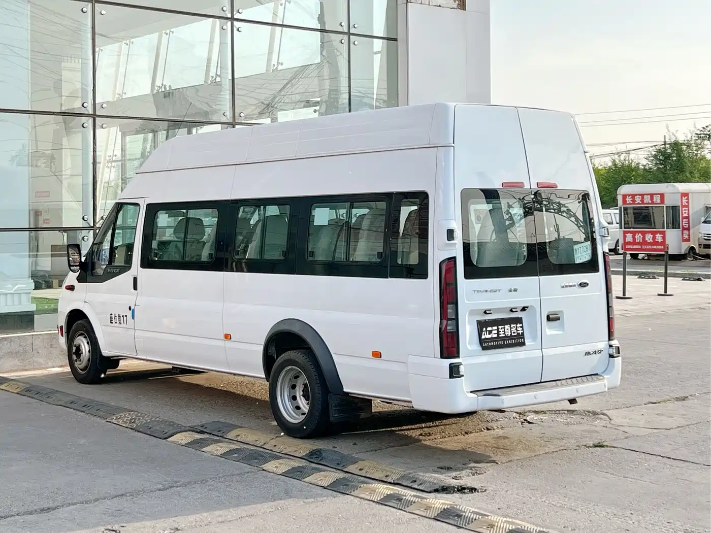 Ford New Generation Transit 2021 2021 2.2T (Package) Automatic Standard Bus Pro Extended Wheelbase Dual Rear Tires (With Sliding Door) 17-Seat High Roof China VI