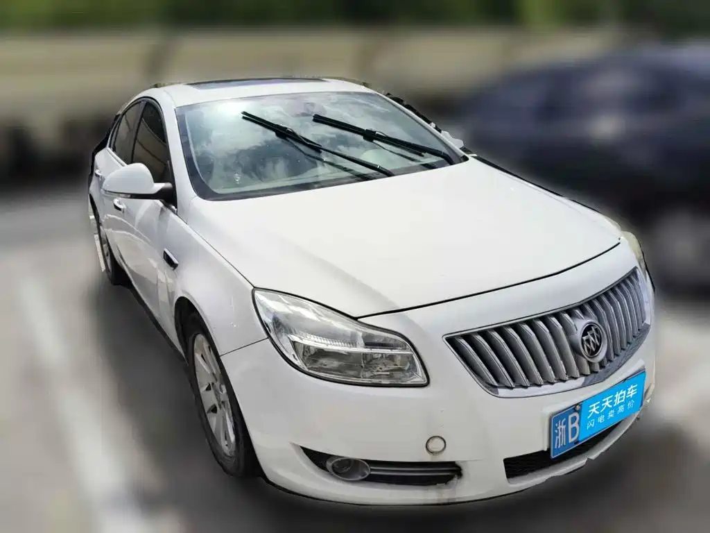 Photo 3 - Buick Regal